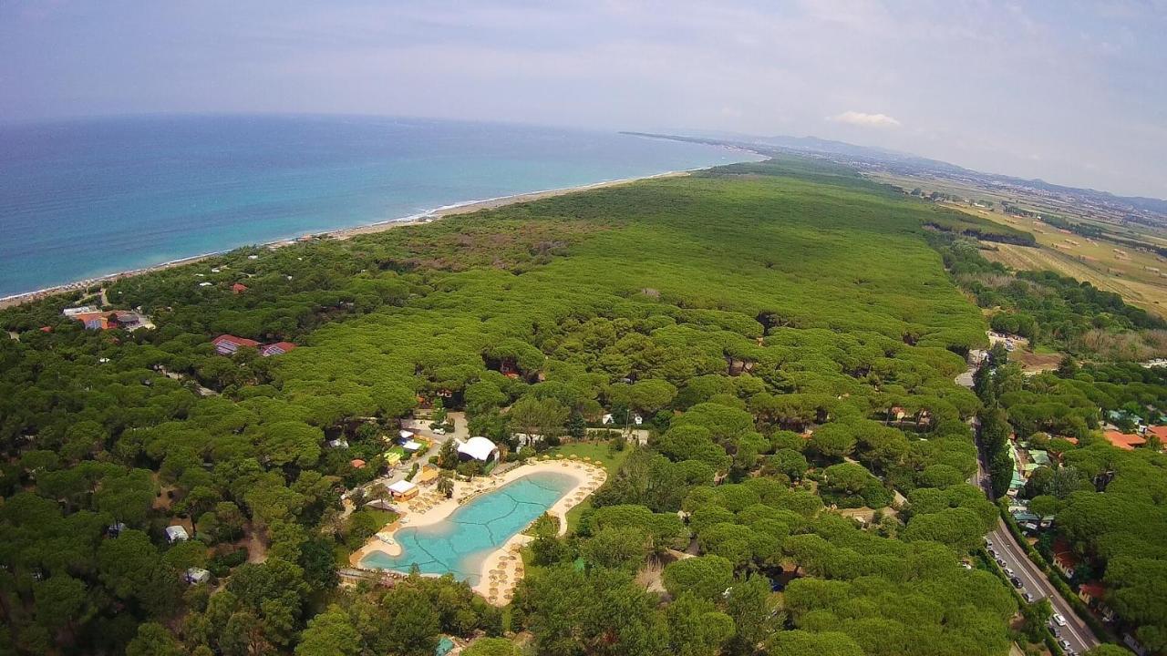Le Esperidi Camping Ecoresort Marina Di Bibbona Exterior foto